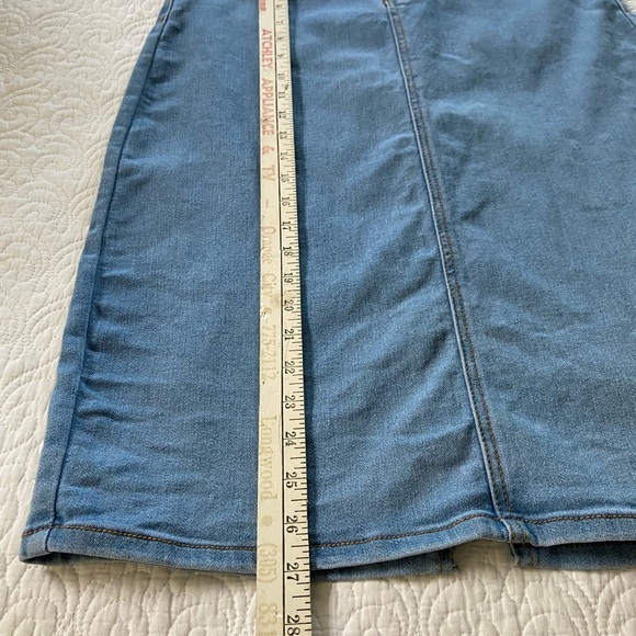 Classic Blue Denim Pencil Skirt Stretchy Back Slit 2 Rear Pockets Size Large - Picture 11 of 13